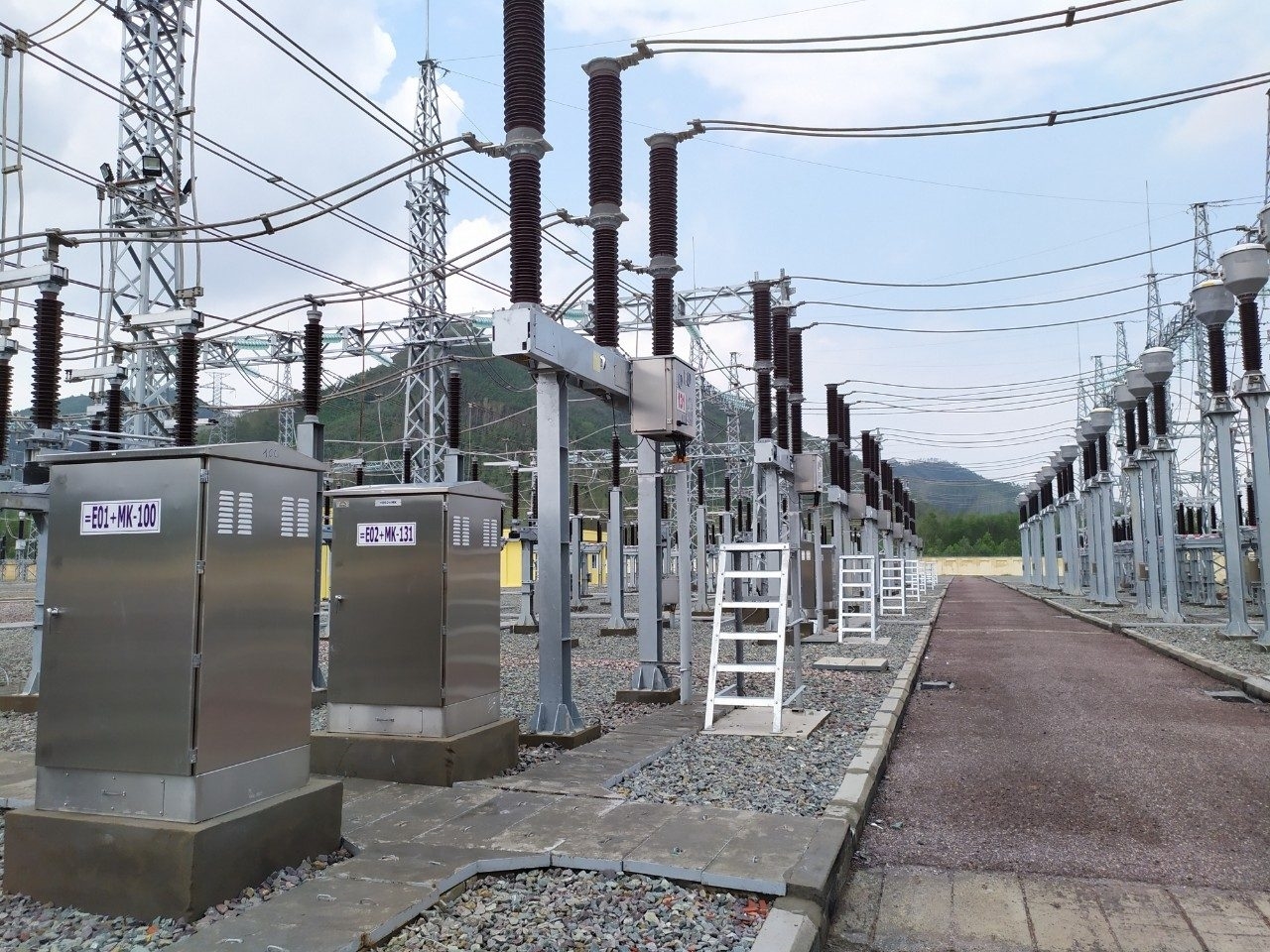 Máy cắt SF6 CIRCUIT BREAKER